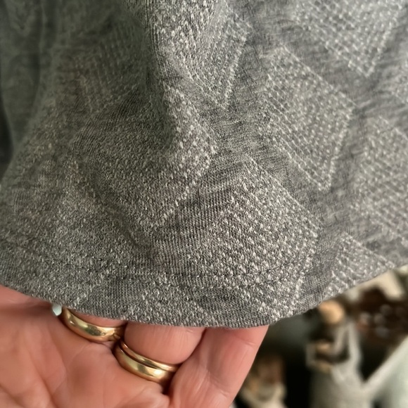 LIZ CLAIBORNE Gray Square Neck Diamond Pattern Thermal Blouse, Size Medium, EUC. - Picture 6 of 8